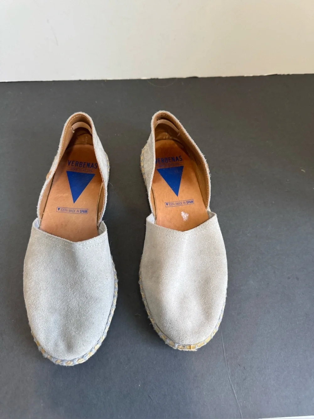 Verbenas Suede Espadrille Flats in Light Gray. Size EU 37